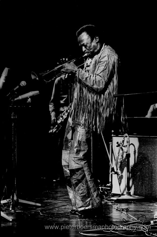 Miles Davis 4 de Doelen Rotterdam 11-1969.1422-14.jpg